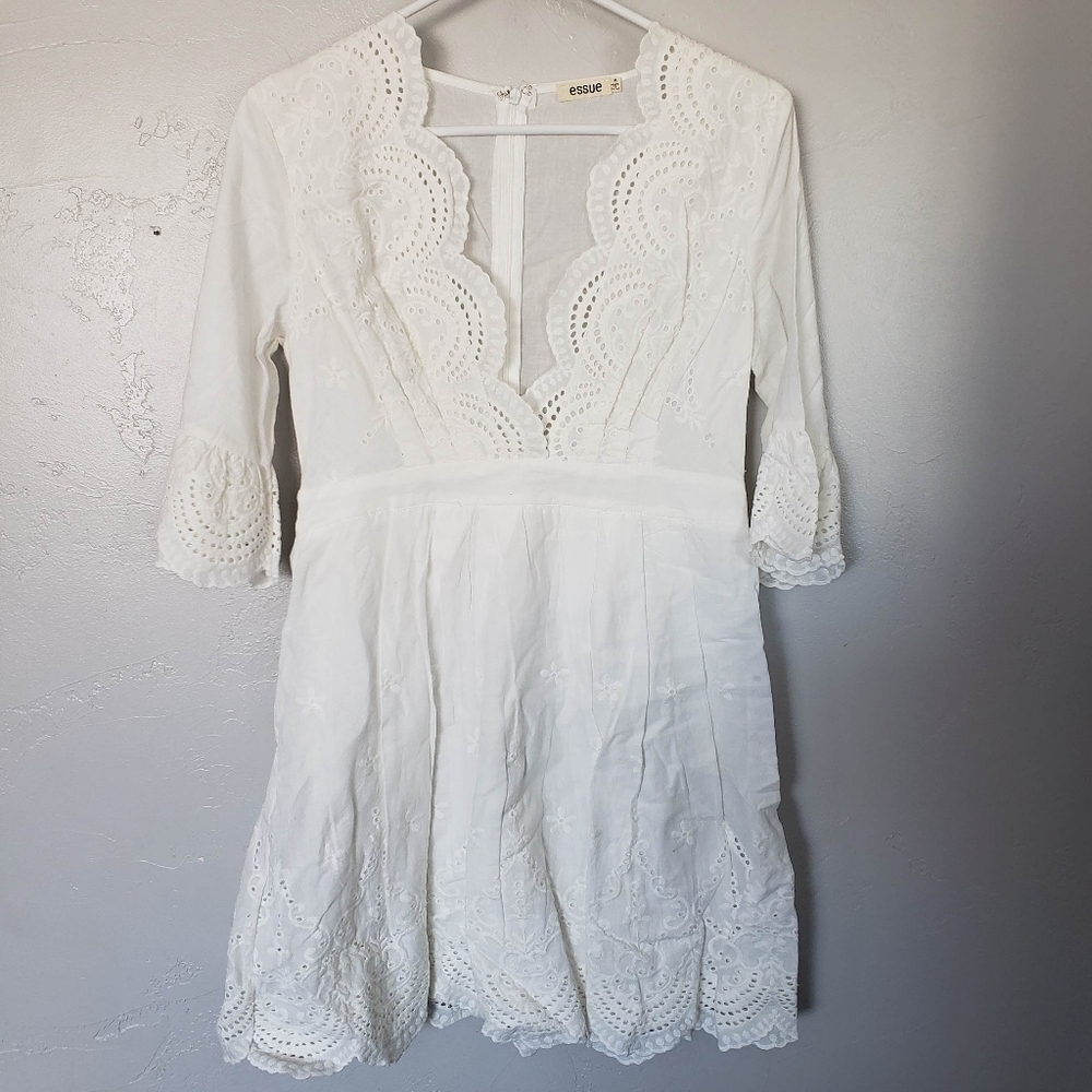 Essue NWOT Medium White Mini Dress Quarter Sleeve Plunge V-neck Scalloped Eyelet